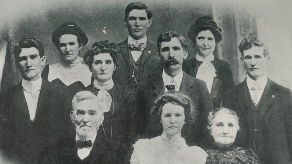 A portrait of John LW Evans and his family