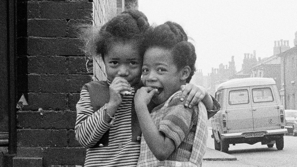 Photos from 1970s show life in Manchester's Moss Side - BBC News