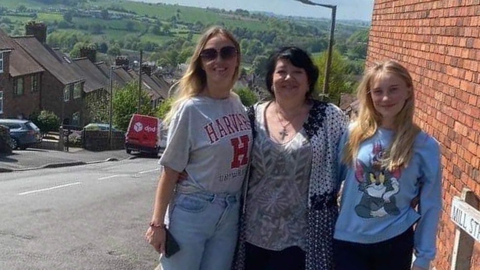 Viktoria and her daughter and mum