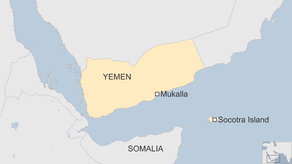 Yemen ship sinking: 35 rescued off coast - BBC News