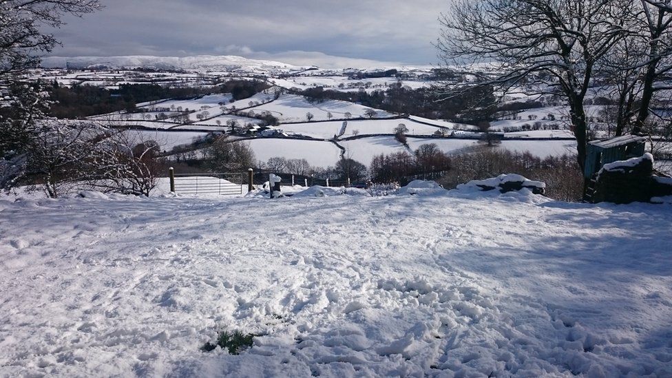Eira yn Taibach, Llansannan