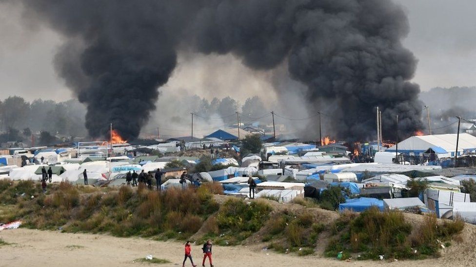 Fires at the Calais camp, 26 Oct