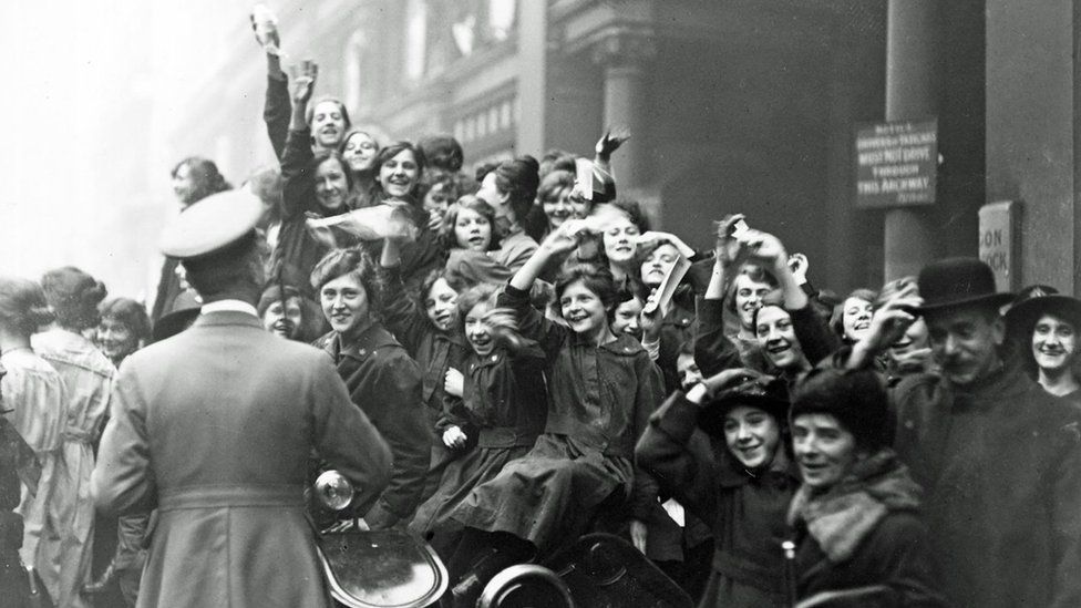 Crowds in London celebrating the end of World War One.