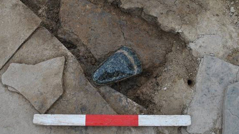 Archaeologists marvel at Neolithic axe finds in Orkney BBC News