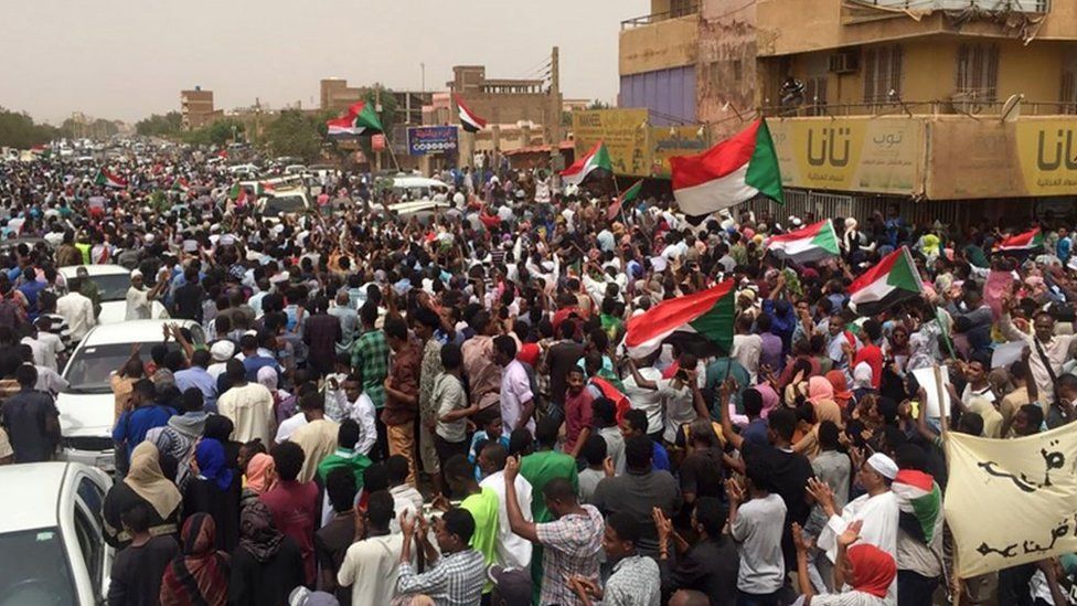 Sudanese protesters chant slogans demanding civilian rule on June 30, 2019 during a rally in Khartoum's southern al-Sahafa district