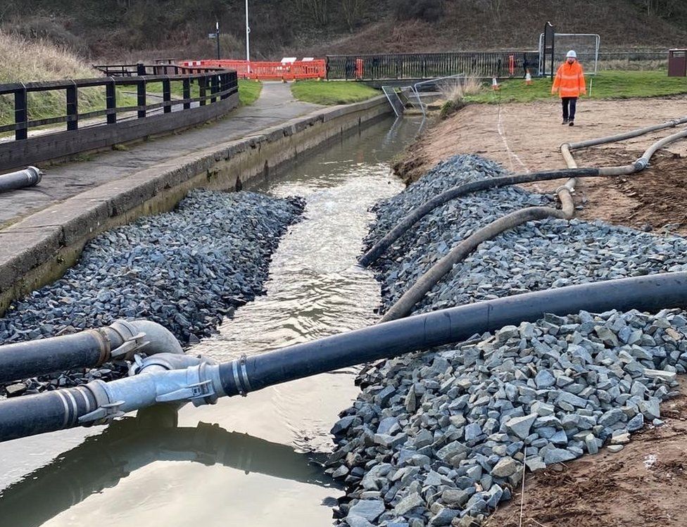 Water pipes and pumps in the beck