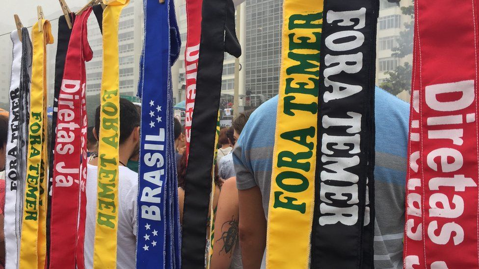 Scarves calling on President Temer to resign