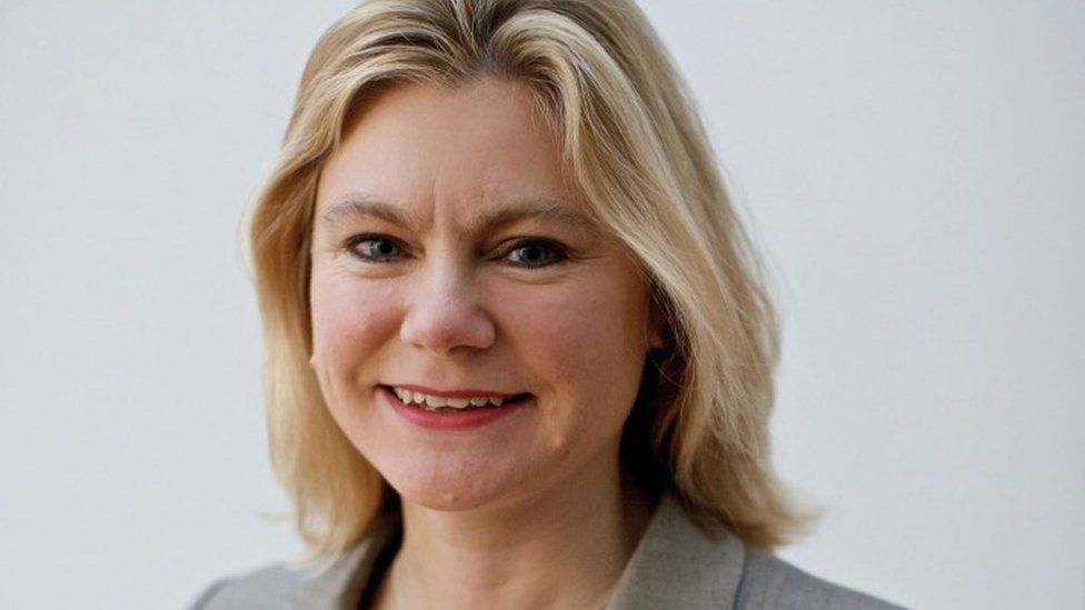 Justine Greening: I'm in a same-sex relationship - BBC News