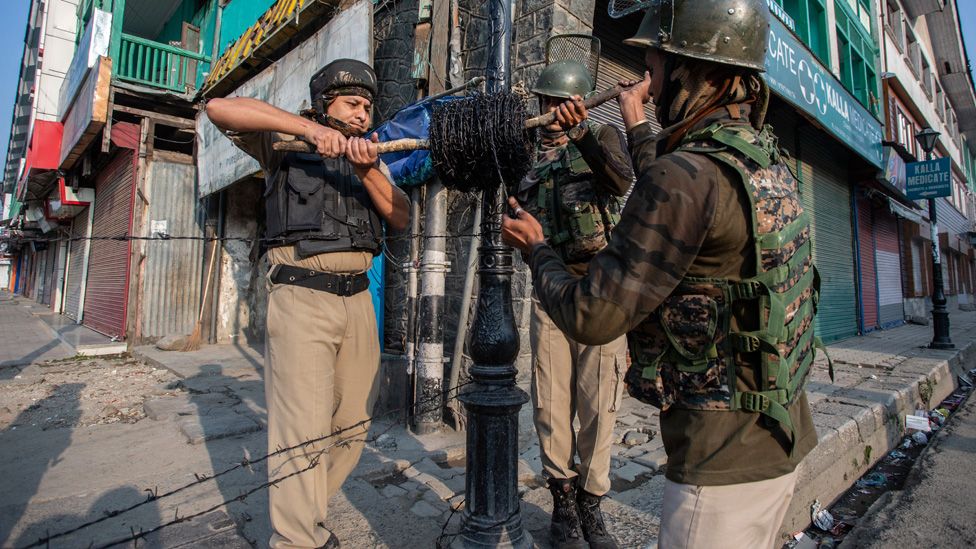 Inside Kashmir's Lockdown: 'Even I Will Pick Up A Gun' - BBC News