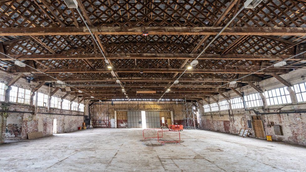 Bristol airfield hangar refurbishment gets green light - BBC News