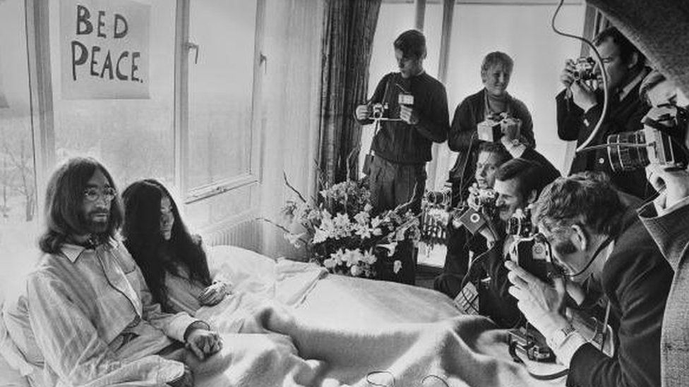 25th March 1969: Beatles singer, songwriter and guitarist John Lennon and his wife of a week Yoko Ono receive the press at their bedside in the Presidential Suite of the Hilton Hotel, Amsterdam. The couple stayed in bed for seven days "as a protest against war and violence in the world". (Photo by Central Press/Getty Images)
