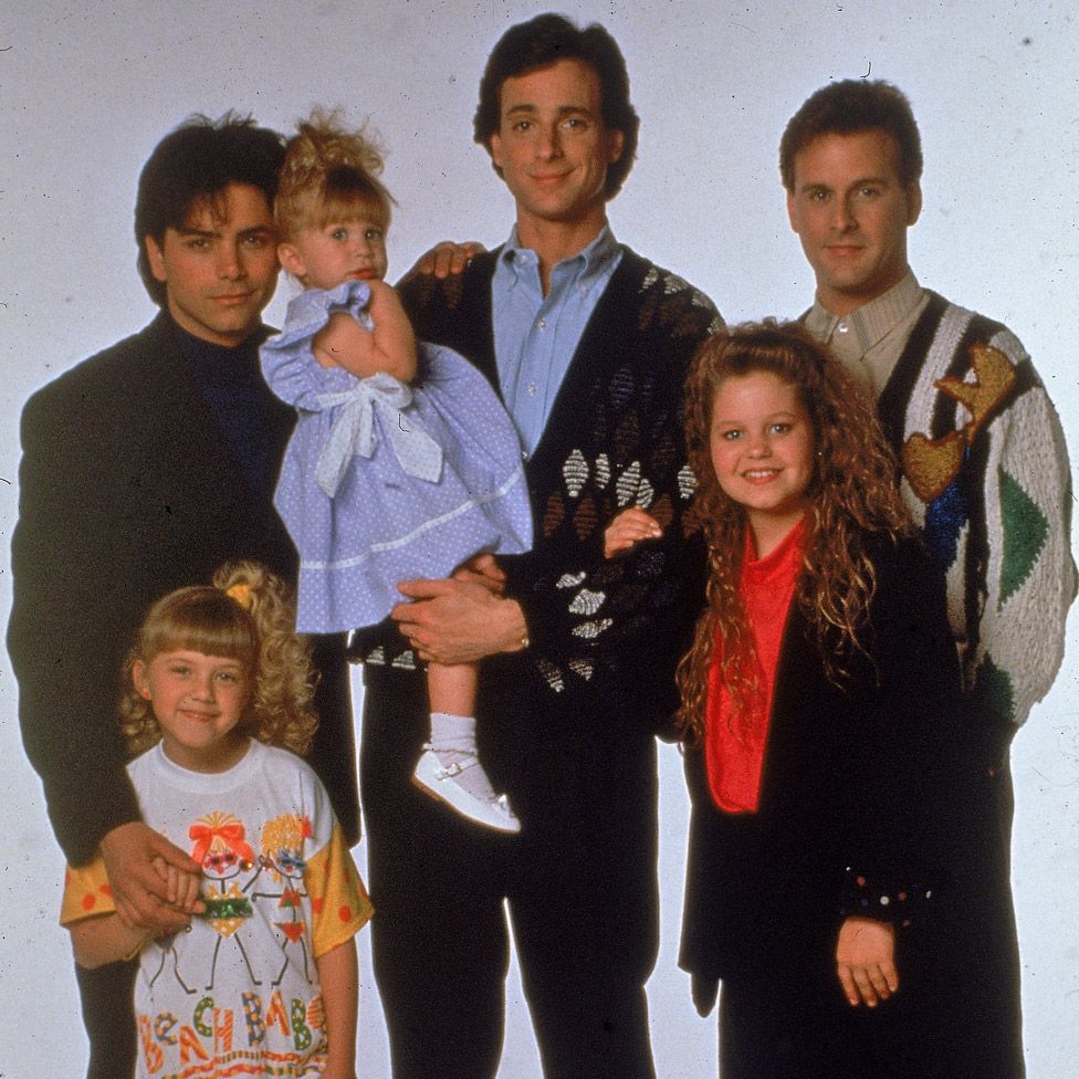 Боб Сагет (в центре) с актерами фильма «Полный дом» в 1989 году