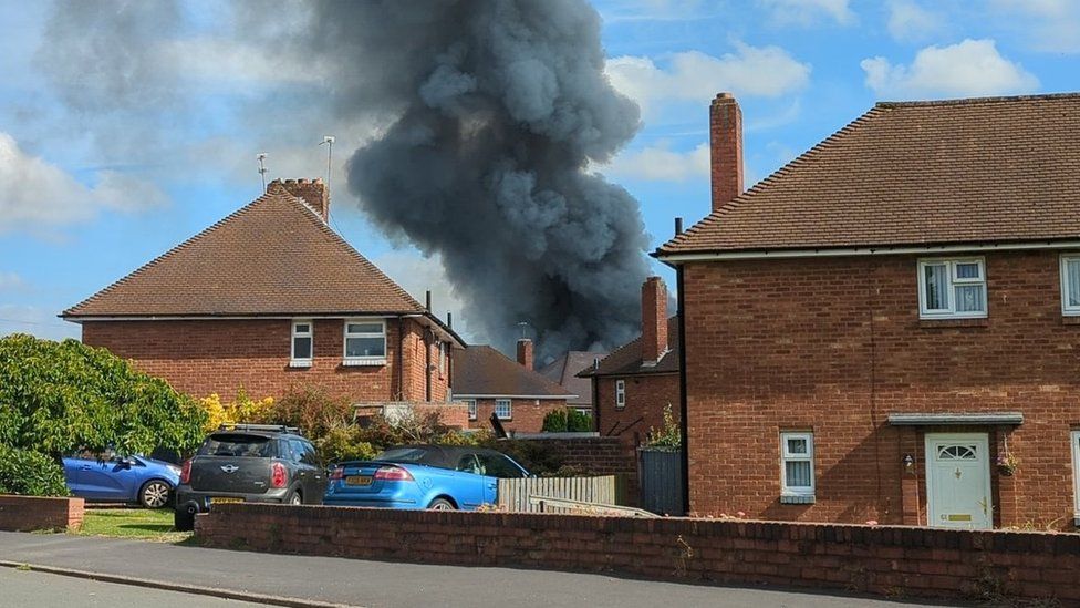 Netherton bakery plant fire: More than 100 firefighters tackle blaze ...