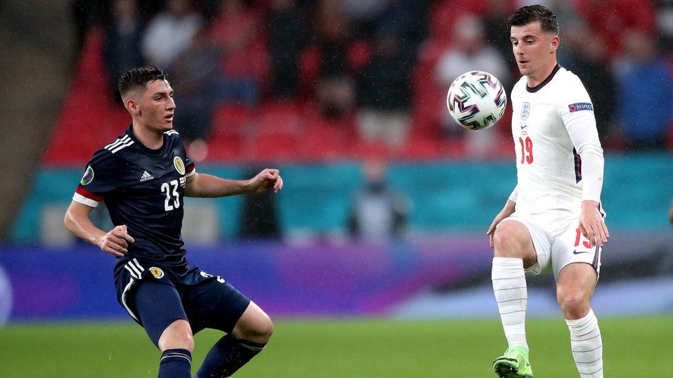 England's Mason Mount (right) and Scotland's Billy Gilmour in action during the UEFA Euro 2020