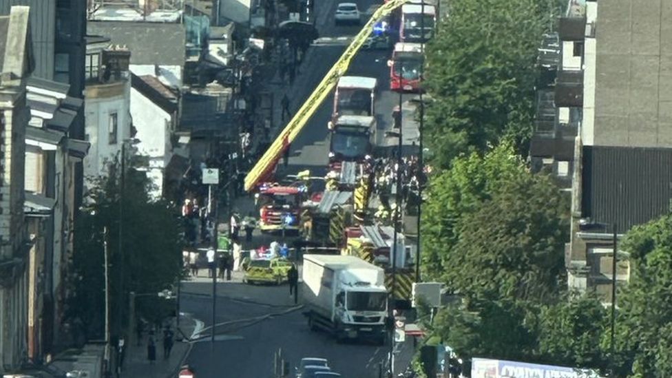 Traffic queues in Whitehorse Road as firefighters tackle blaze at block of flats
