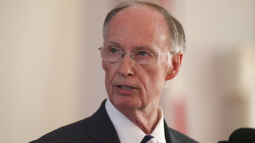 Alabama Governor Robert Bentley announces his resignation