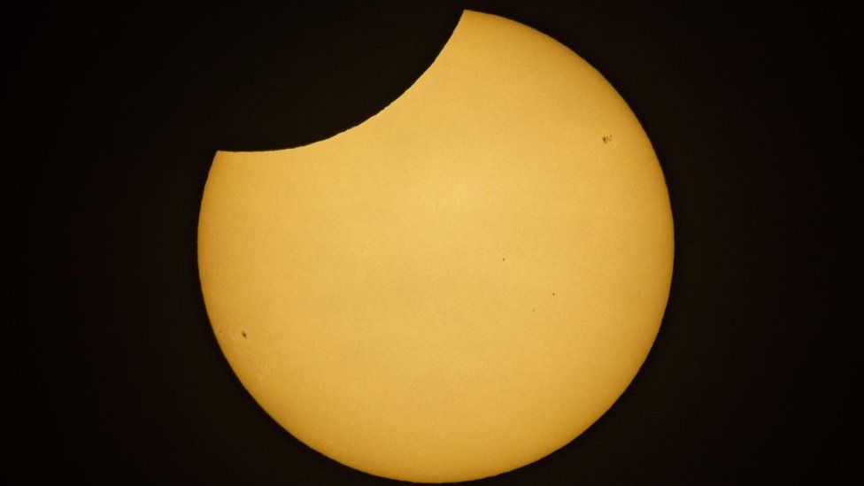 Yorkshire Skywatchers capture partial solar eclipse on camera BBC News