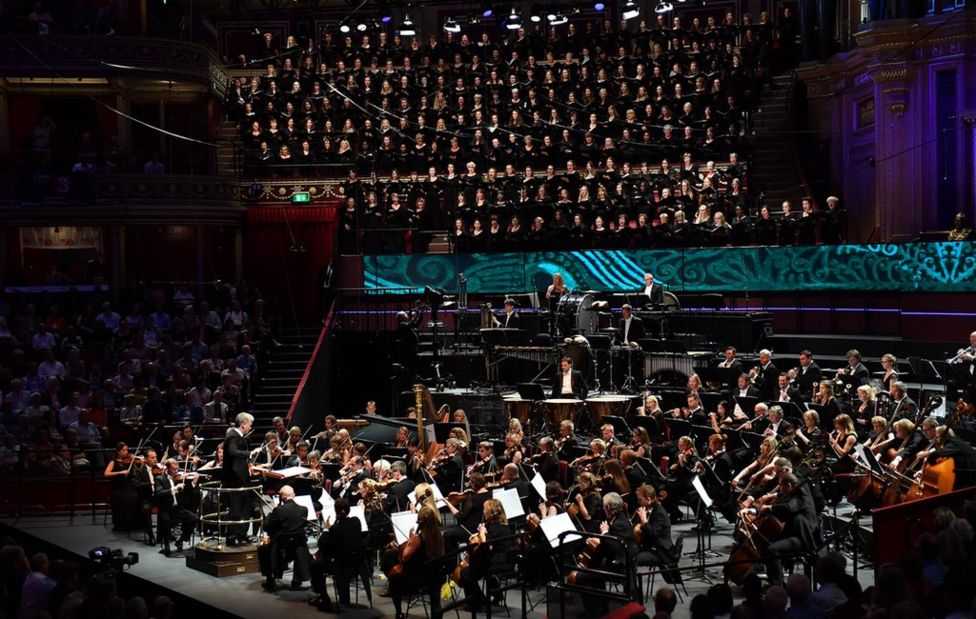 EU anthem played at Proms' first night - BBC News