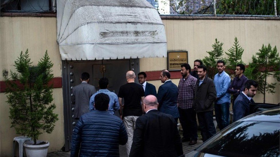 Saudi investigators at the consulate in Turkey where vanished Saudi journalist Jamal Khashoggi was last seen, 15 October 2018