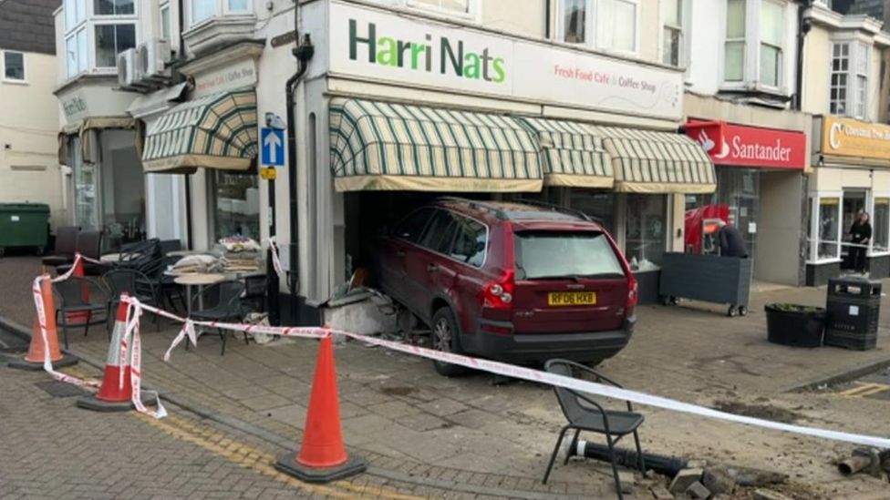Three injured after car crashes into Tunbridge Wells shop BBC News