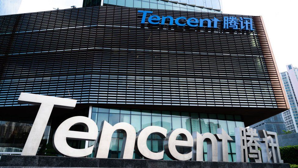 Вывеска Tencent возле здания