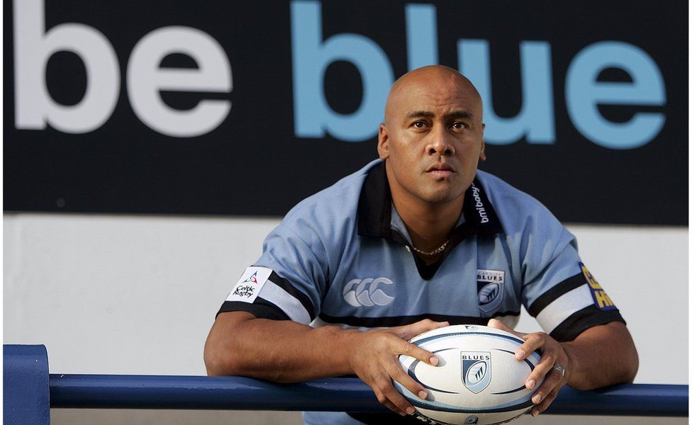 Jonah Lomu poses for photographers during a news conference in Cardiff, after signing with the team in 2005