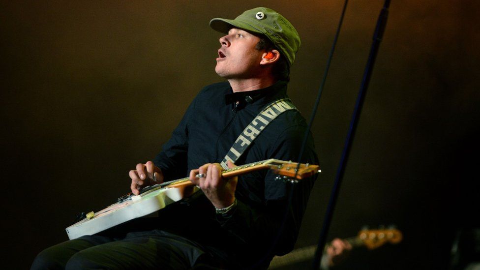 Tom DeLonge performing as part of Blink-182 at the Reading Festival in 2014