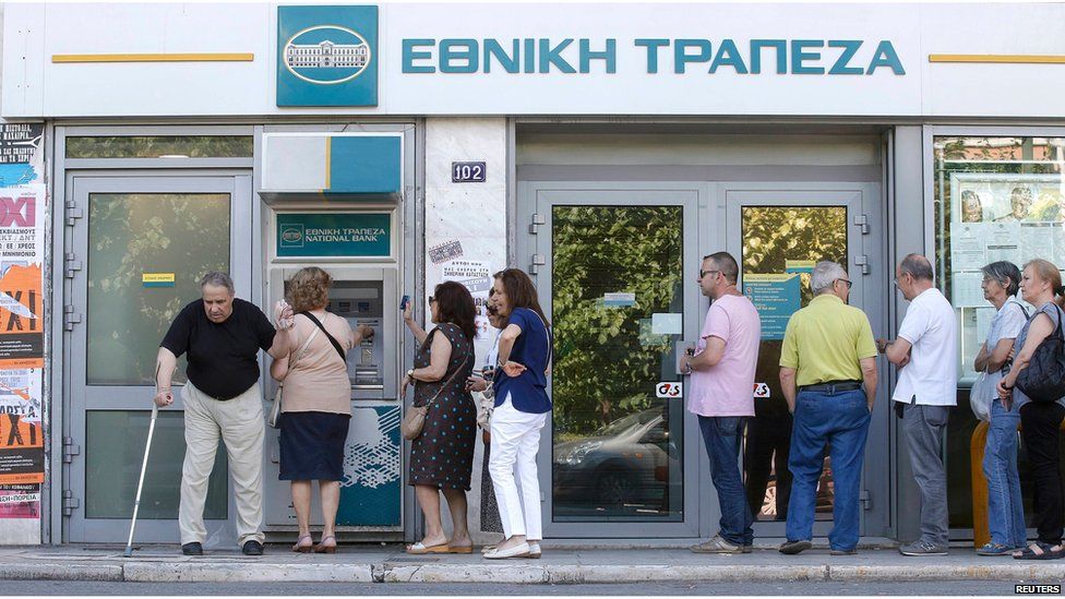 Greeks queuing at a cash machine in Athens, 5 July 2015