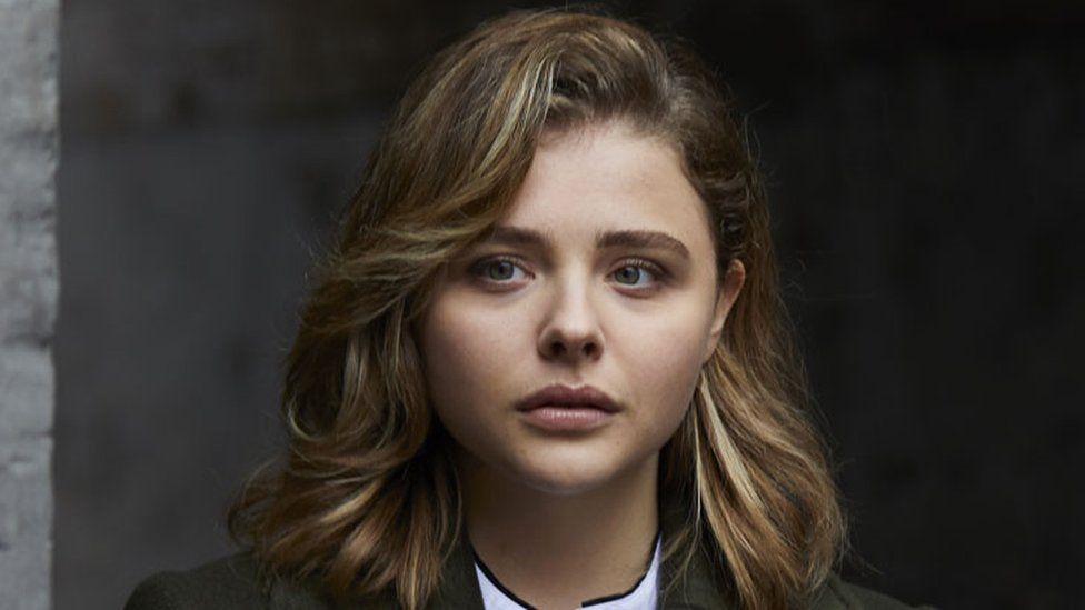 Chloë Grace Moretz: 'No age limit' for learning acceptance - BBC News