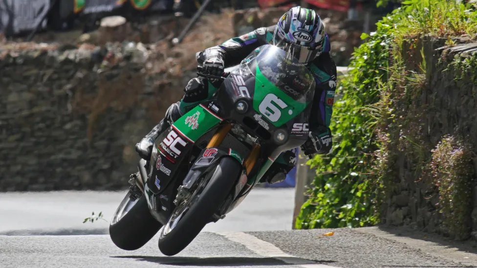 Dunlop Breaks Records to Become TT's Most Successful Rider.