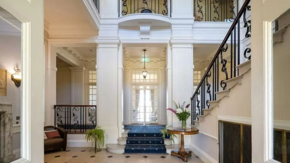 Bob Dylan sells Scottish Highlands estate for £4m - BBC News