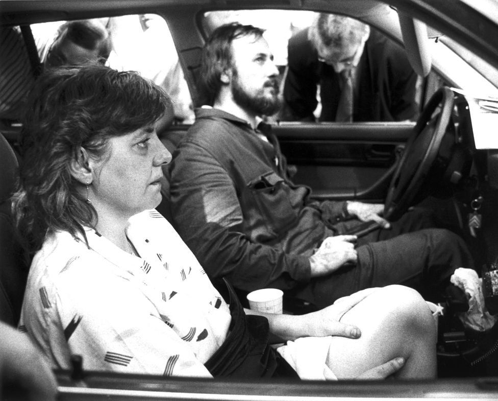 Marion Löblich and Hans-Juergen Rösner, with Udo Röbel taking notes outside the driver's window
