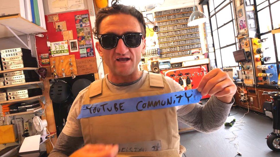 Youtube Star Casey Neistat Criticises Video Site'S Leaders - Bbc News