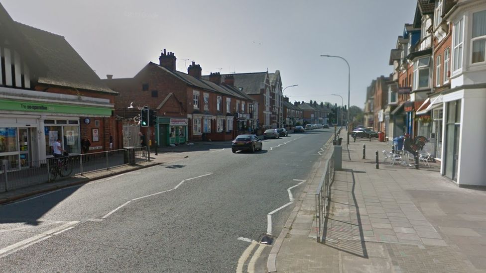 Murder arrests after man found dead in Leicester flat - BBC News