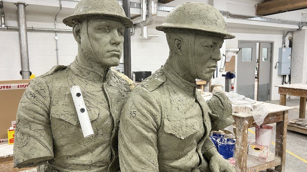 Two sculptures of US servicemen