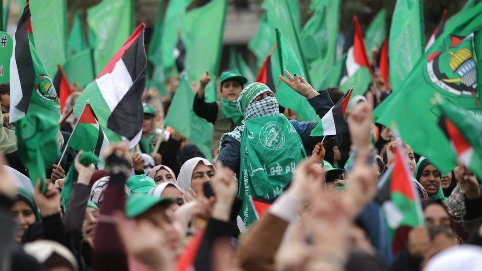 Palestinians take part in a rally marking the 31st anniversary of Hamas's founding, in Gaza City (16 April 2018)