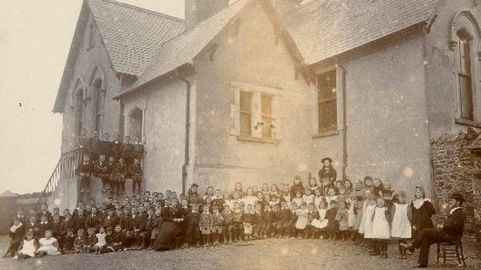 Фотография школы Мароун в 1898 году