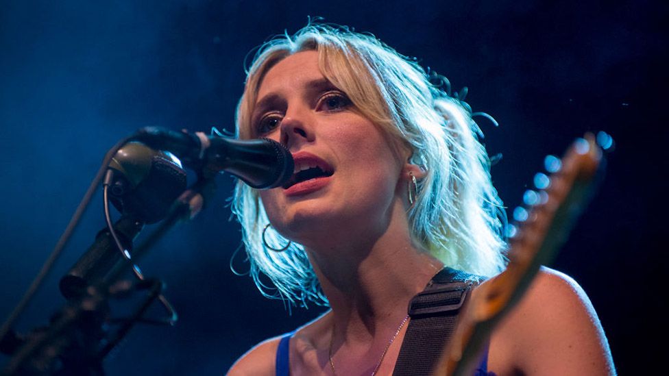 Ellie Rowsell from Wolf Alice on stage