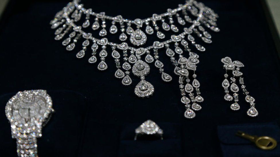 Jewels given to the Bolsonaros by Saudi Arabia