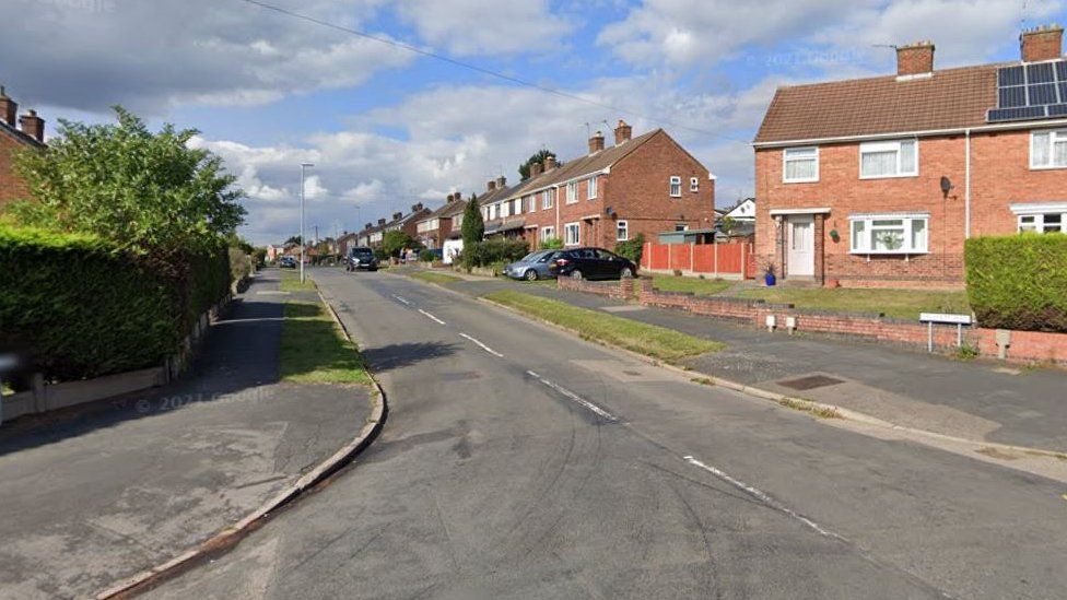 Boys held after 11 cars have windows smashed in Hinckley and Burbage ...