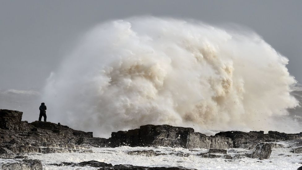 Huge Waves Bring Flooding To South West - BBC News