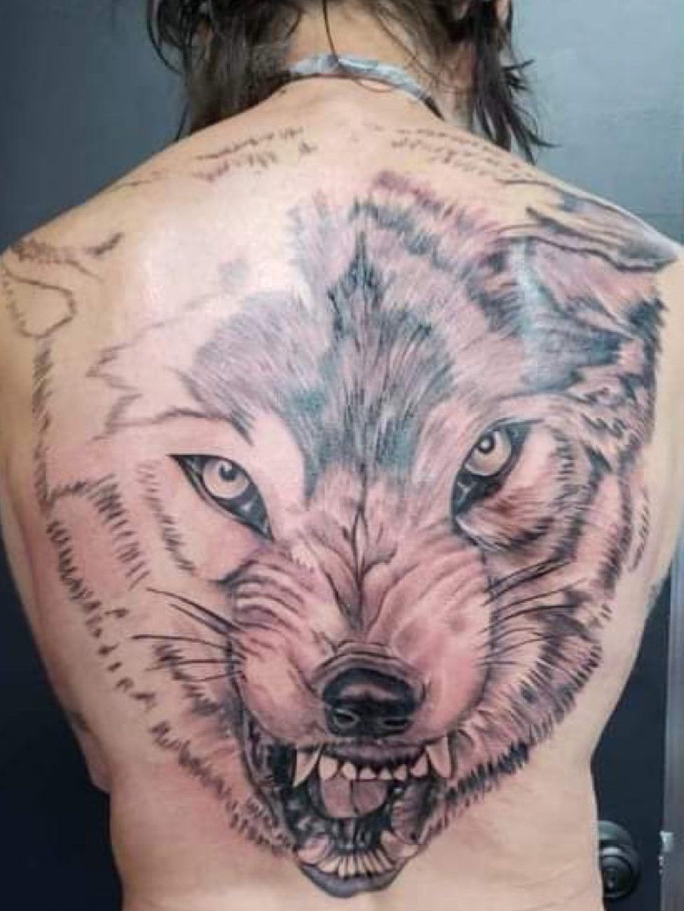 Avid sported a giant wolf tattoo across his back