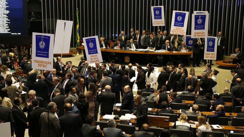 Reforma trabalhista passa na Câmara: saiba o que pode mudar para os trabalhadores