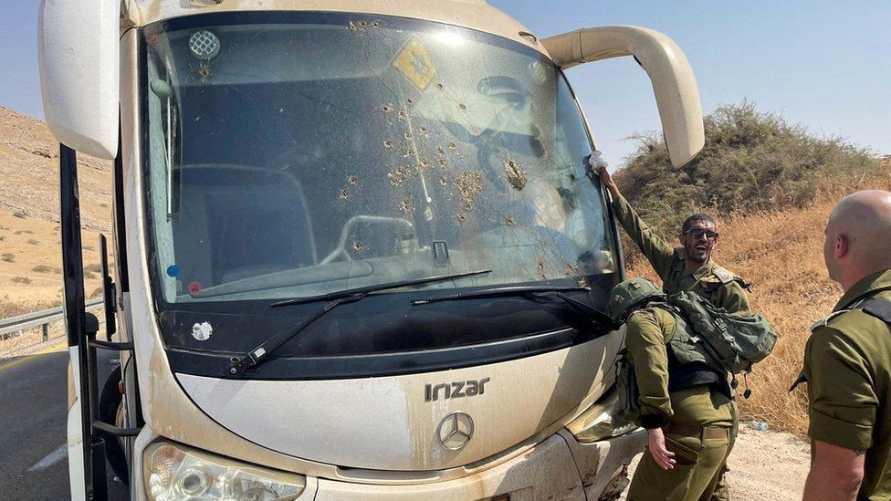 Israeli soldiers check damage in a bus, at the scene of a shooting attack in the Jordan Valley, in the West Bank (04/09/22)