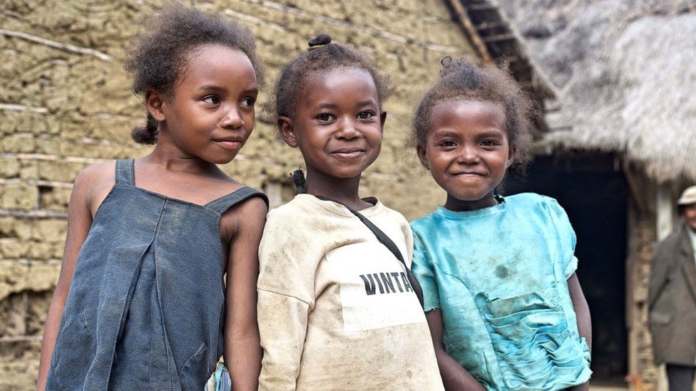 Young girls in Mangabe