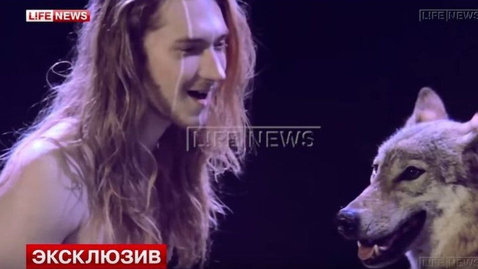 Screenshot of YouTube video showing Ivan rehearsing with Shakira.