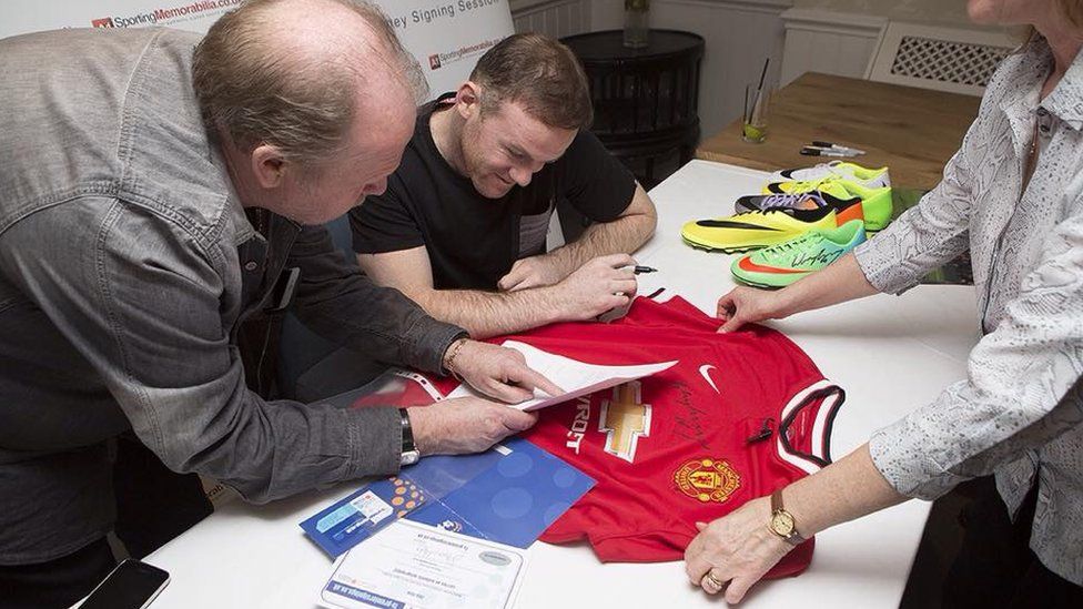 Wayne Rooney genuine signing session