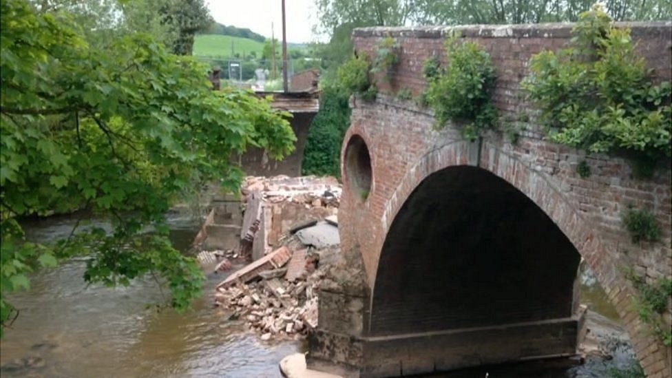 Eastham Bridge collapse 'caused by fast-flowing water' - BBC News