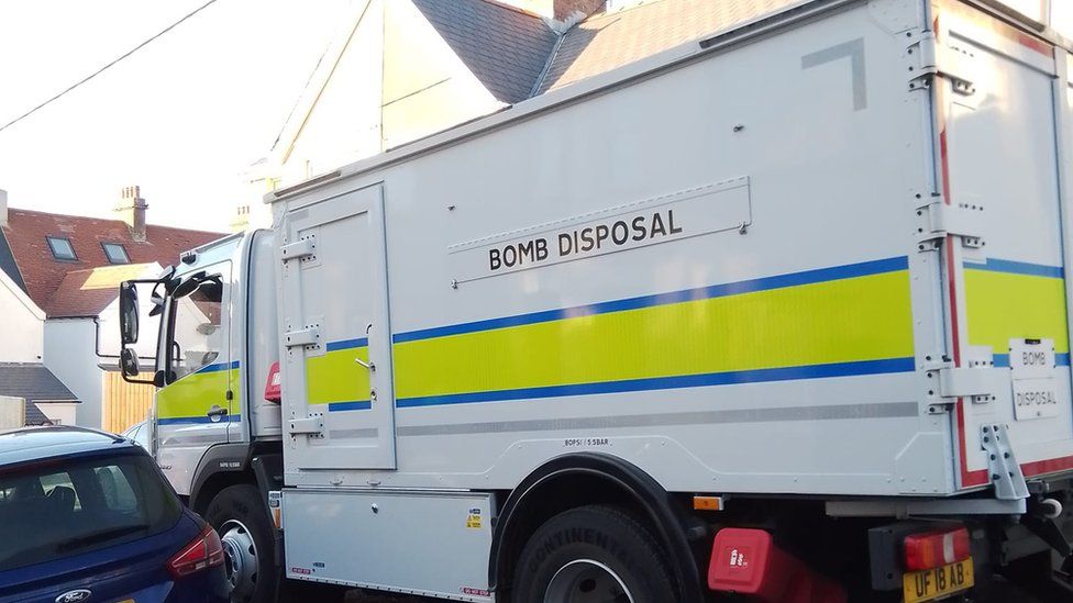 the bomb disposal van arrives in the street