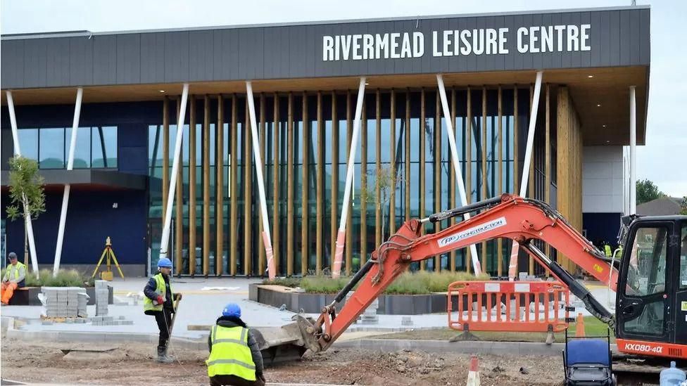 Rivermead Leisure Centre in the later stages of construction